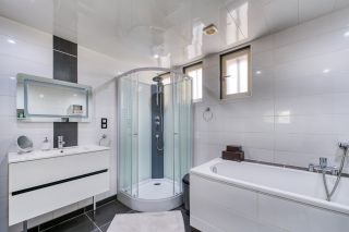 house 5 Rooms for sale on LE CHATEAU D OLERON (17480)