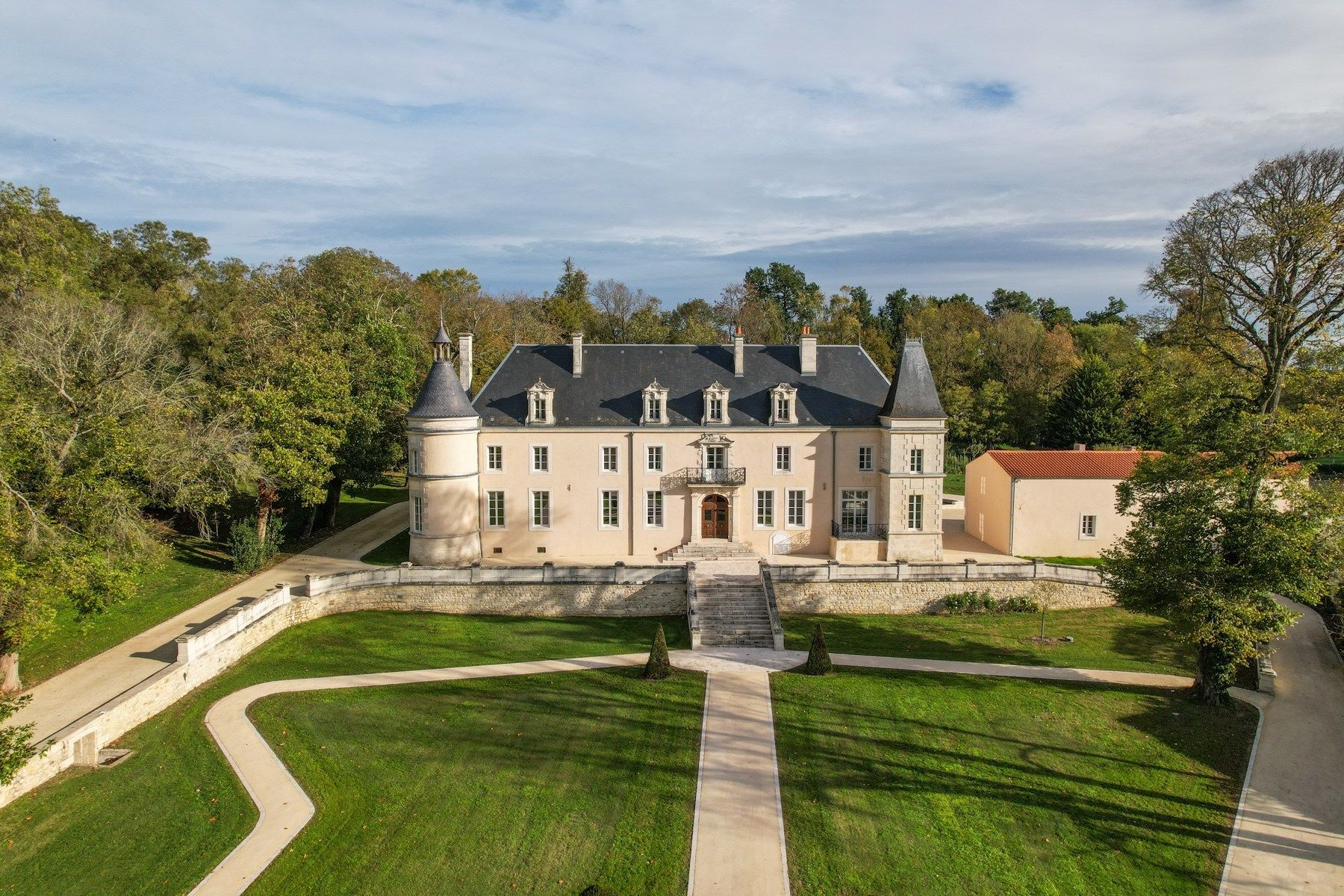 castle 12 Rooms for sale on ROCHEFORT (17300)