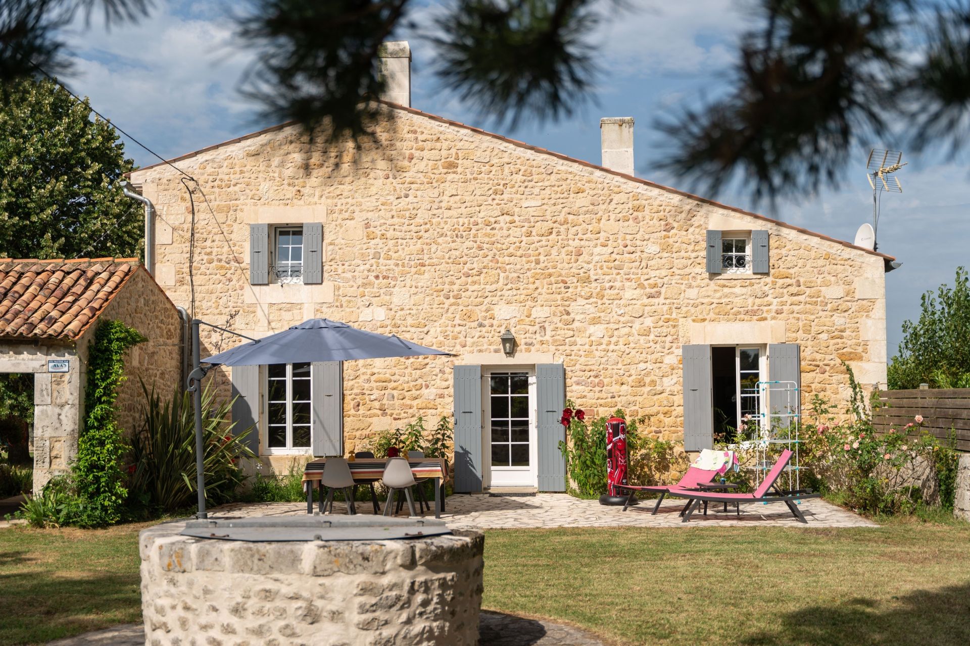propriété 12 Pièces en vente sur LA GRIPPERIE ST SYMPHORIEN (17620)