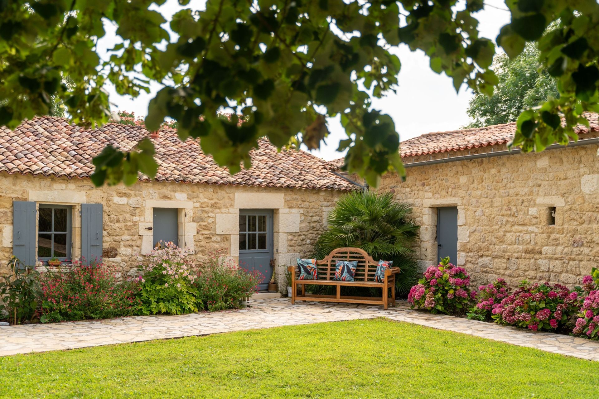 propriété 12 Pièces en vente sur LA GRIPPERIE ST SYMPHORIEN (17620)