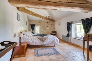 propriété 12 Pièces en vente sur LA GRIPPERIE ST SYMPHORIEN (17620)