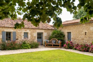 propriété 12 Pièces en vente sur LA GRIPPERIE ST SYMPHORIEN (17620)