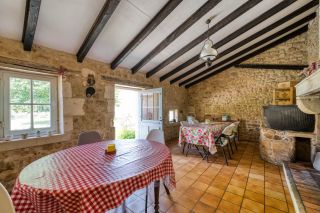 propriété 12 Pièces en vente sur LA GRIPPERIE ST SYMPHORIEN (17620)