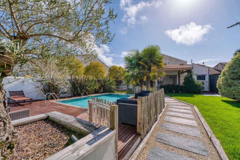 maison 7 Pièces en vente sur DOLUS D OLERON (17550)