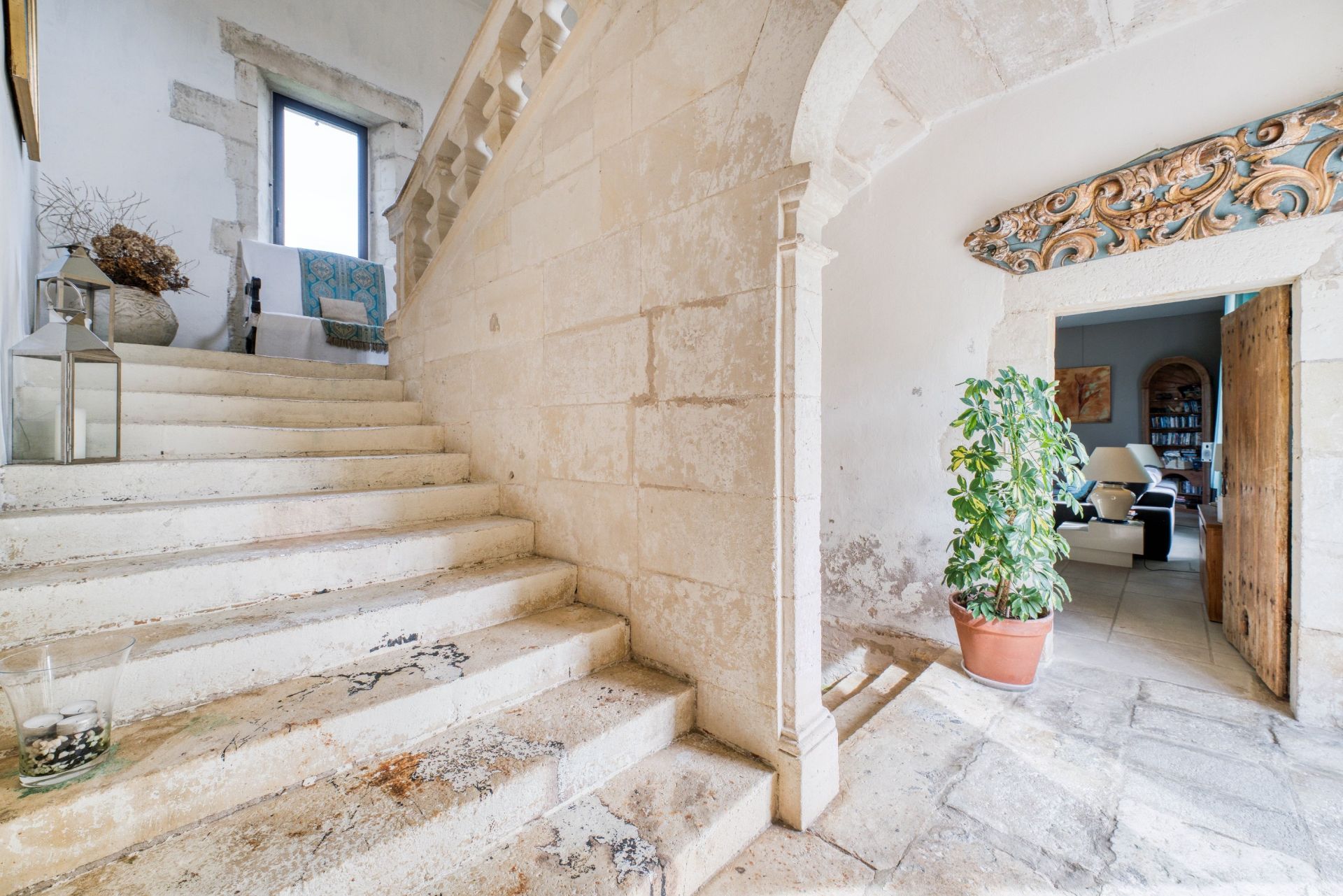 castle 32 Rooms for sale on CHAILLEVETTE (17890)