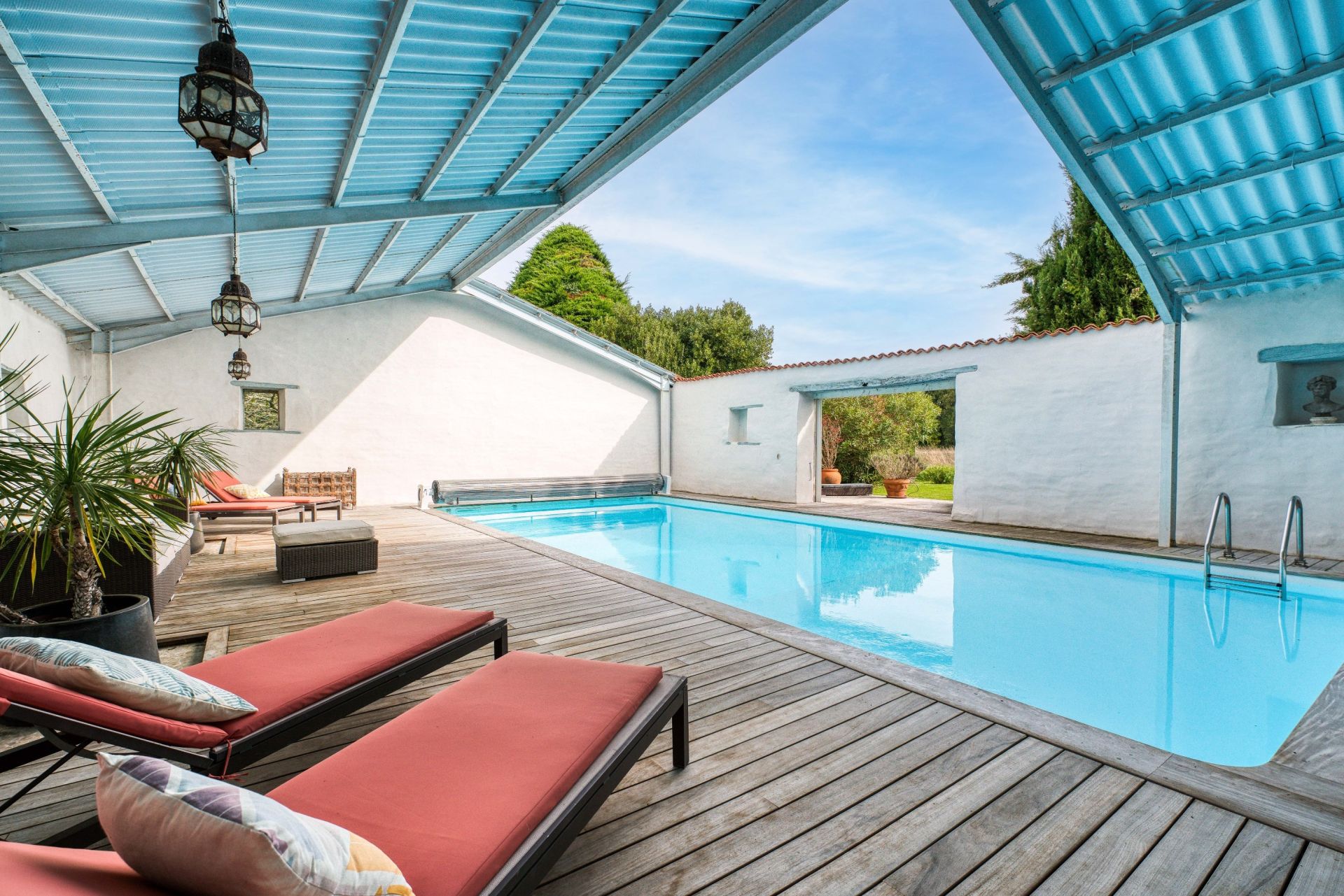 castle 32 Rooms for sale on CHAILLEVETTE (17890)