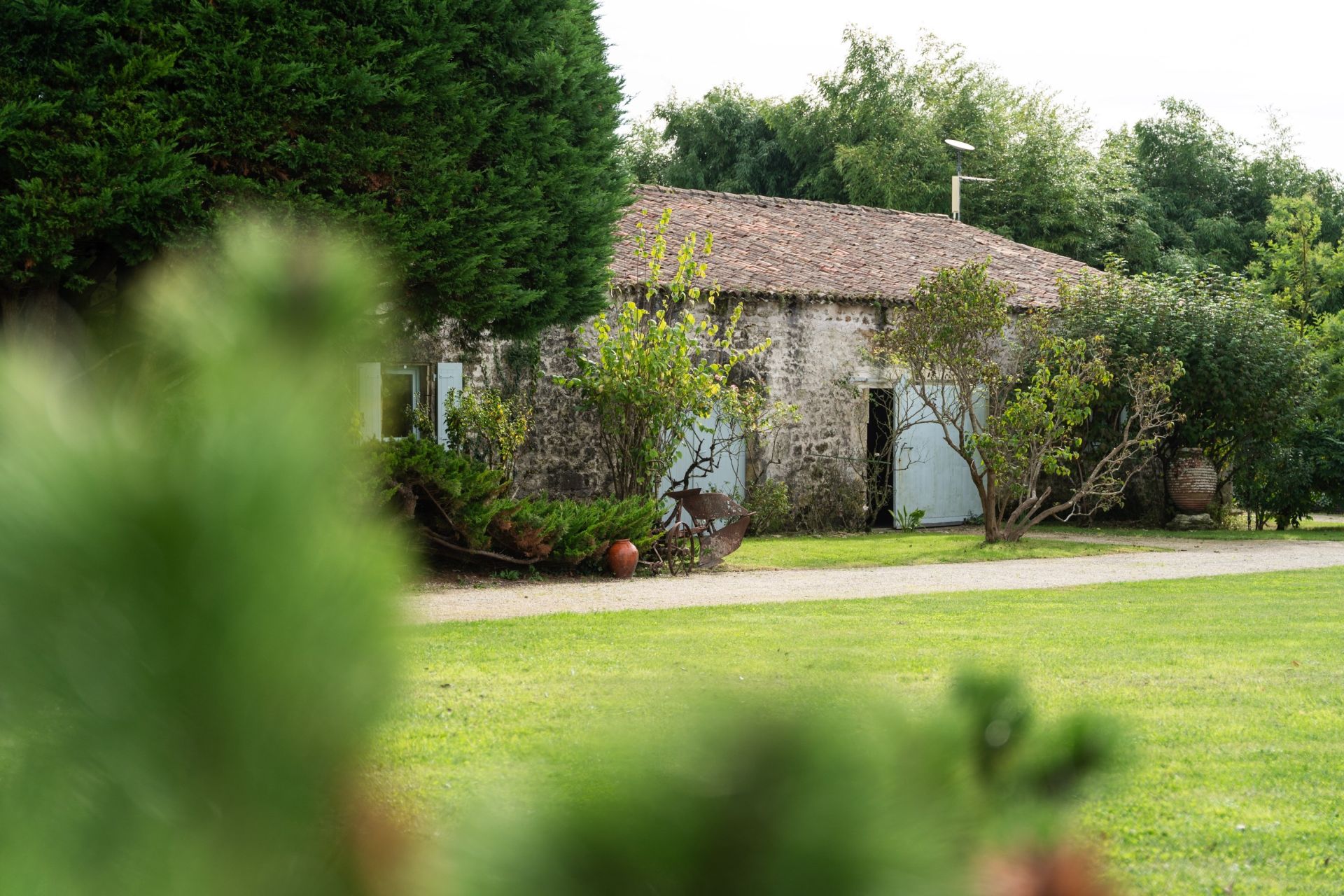 castle 32 Rooms for sale on CHAILLEVETTE (17890)