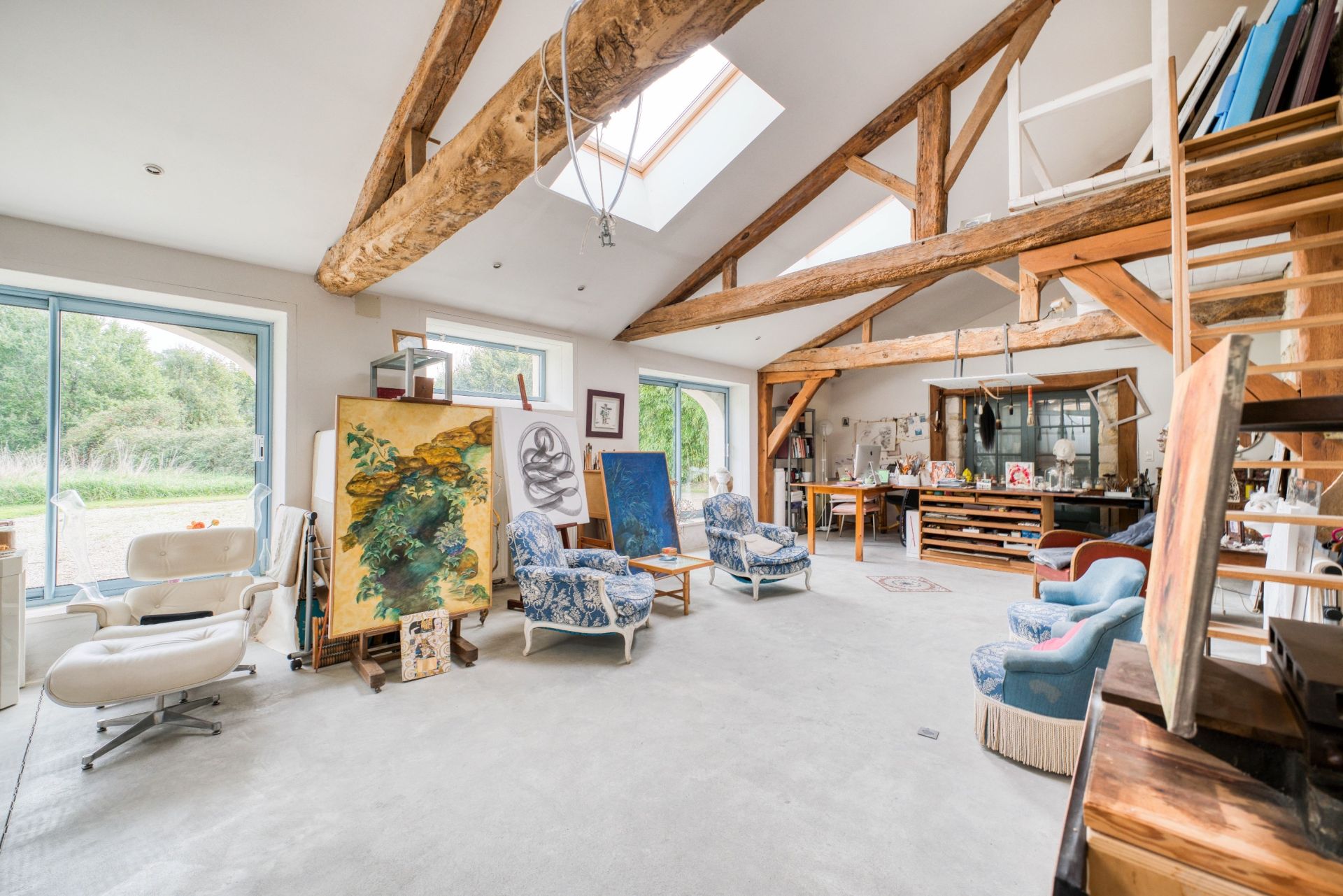 castle 32 Rooms for sale on CHAILLEVETTE (17890)