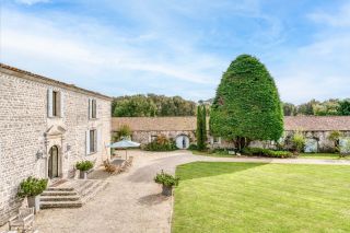 castle 32 Rooms for sale on CHAILLEVETTE (17890)