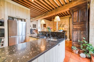 castle 32 Rooms for sale on CHAILLEVETTE (17890)