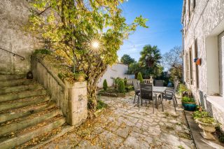 house 8 Rooms for sale on MARENNES (17320)