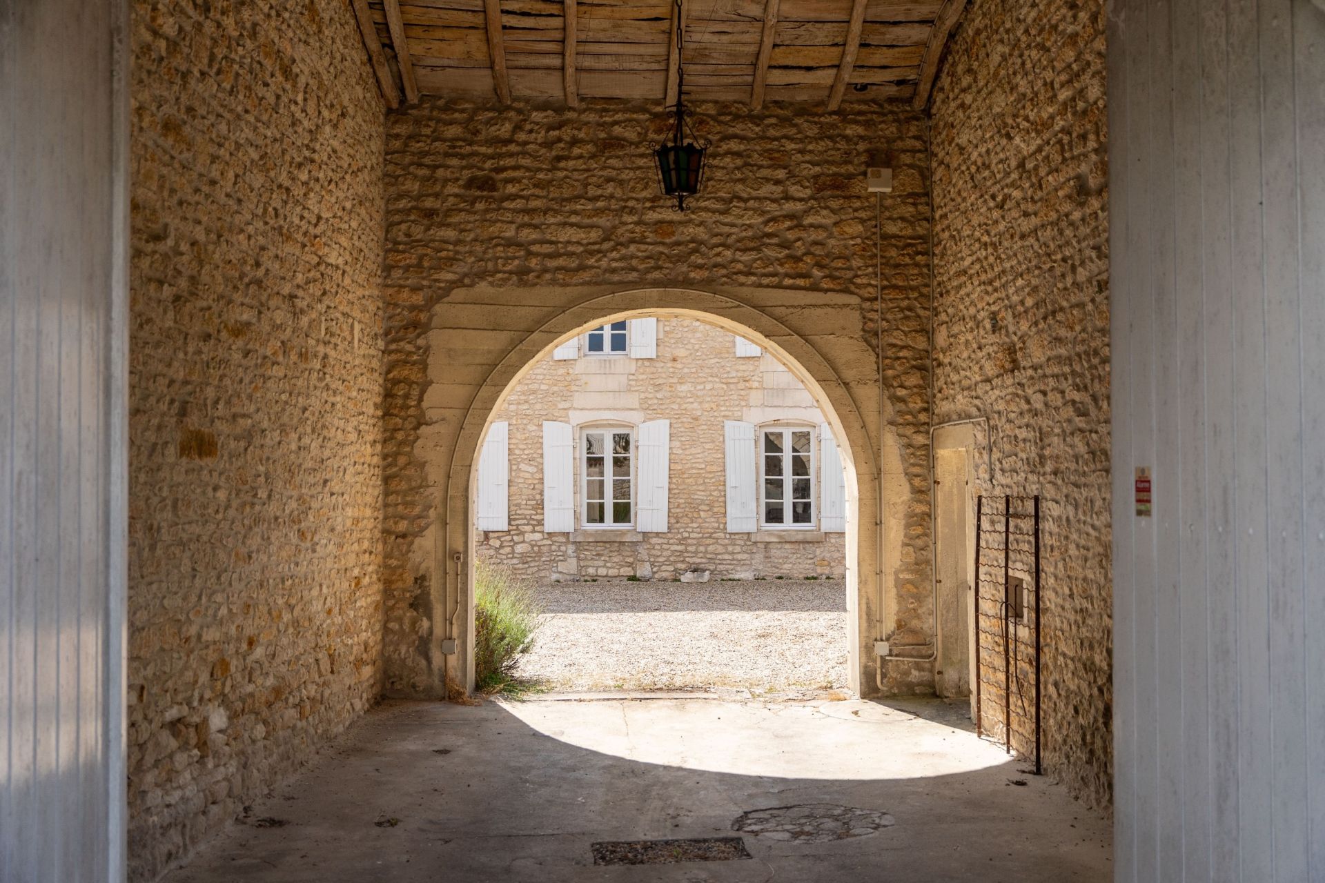 mansion 11 Rooms for sale on ST ROMAIN DE BENET (17600)