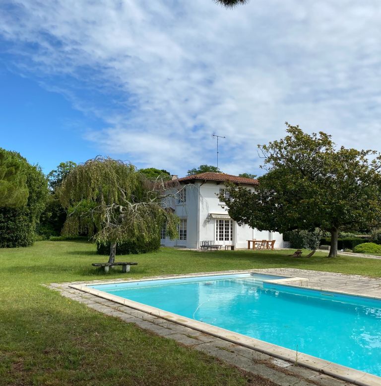 house 7 Rooms for sale on LA TREMBLADE (17390)