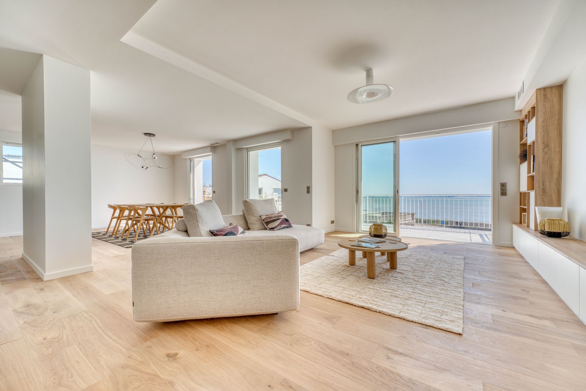 villa 9 Rooms for sale on ROYAN (17200)