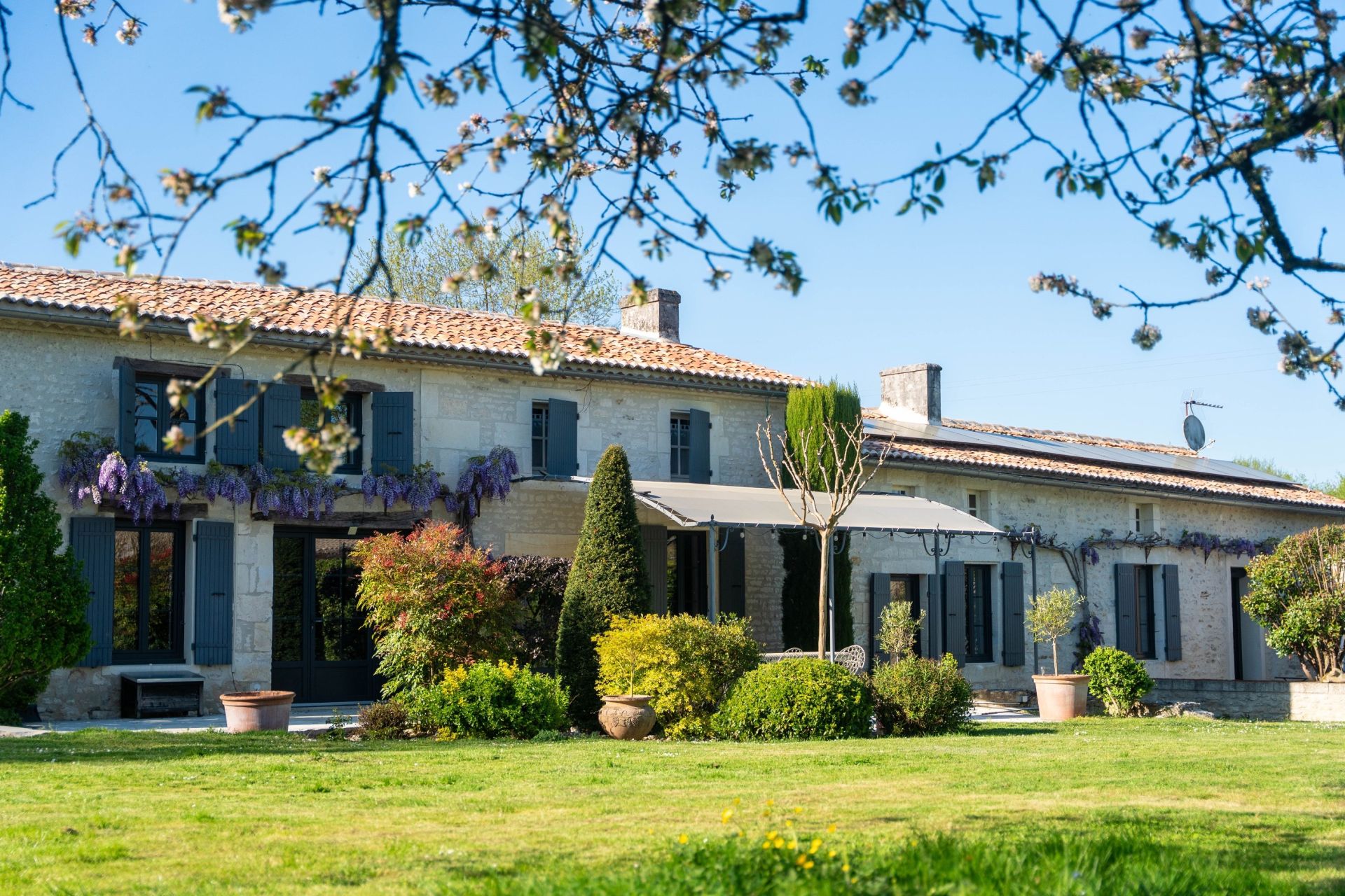house 9 Rooms for sale on CORME ROYAL (17600)