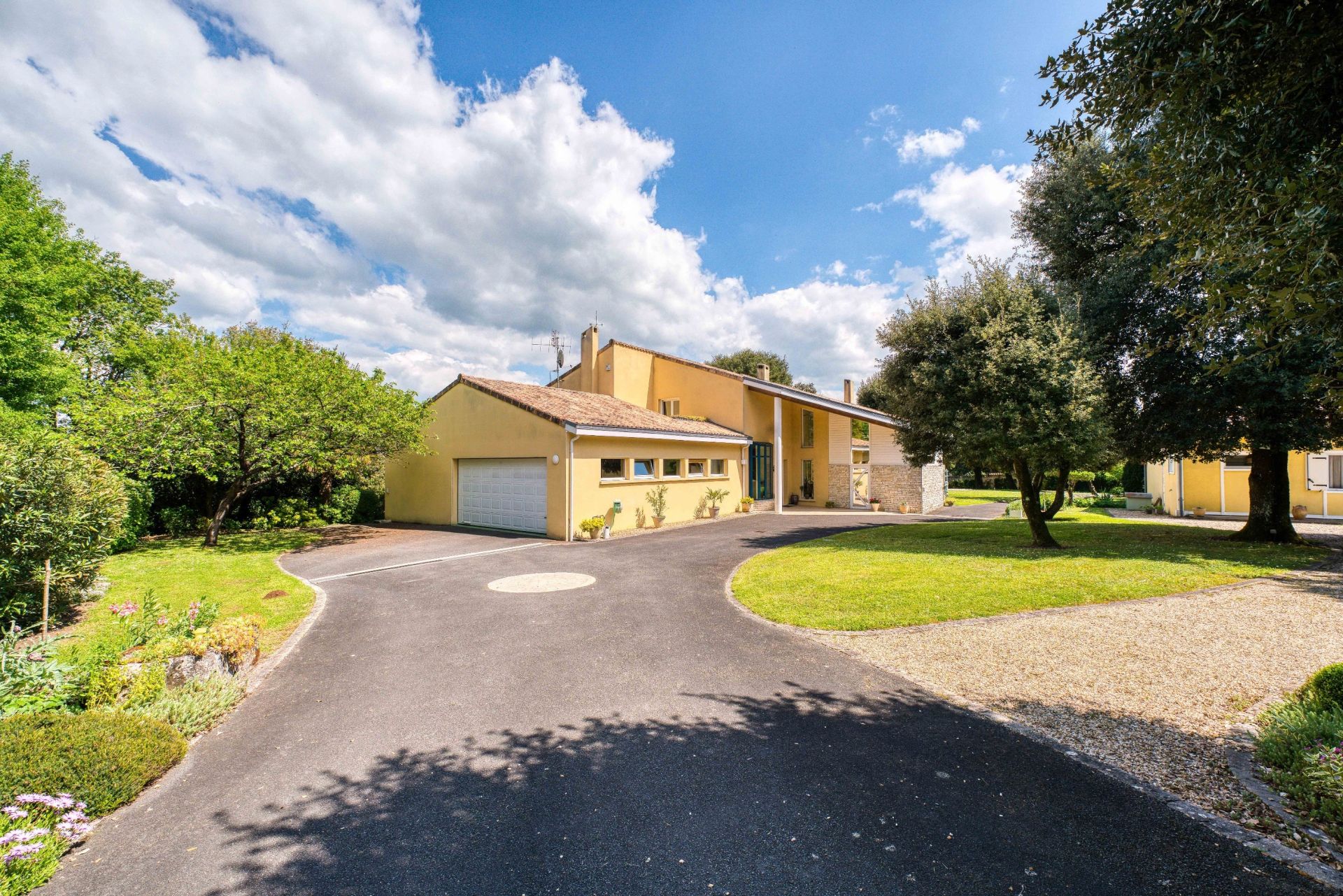 architect's house 7 Rooms for sale on COGNAC (16100)