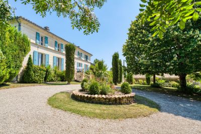Sale House Saint-Dizant-du-Gua 8&nbsp;Rooms 246&nbsp;m²