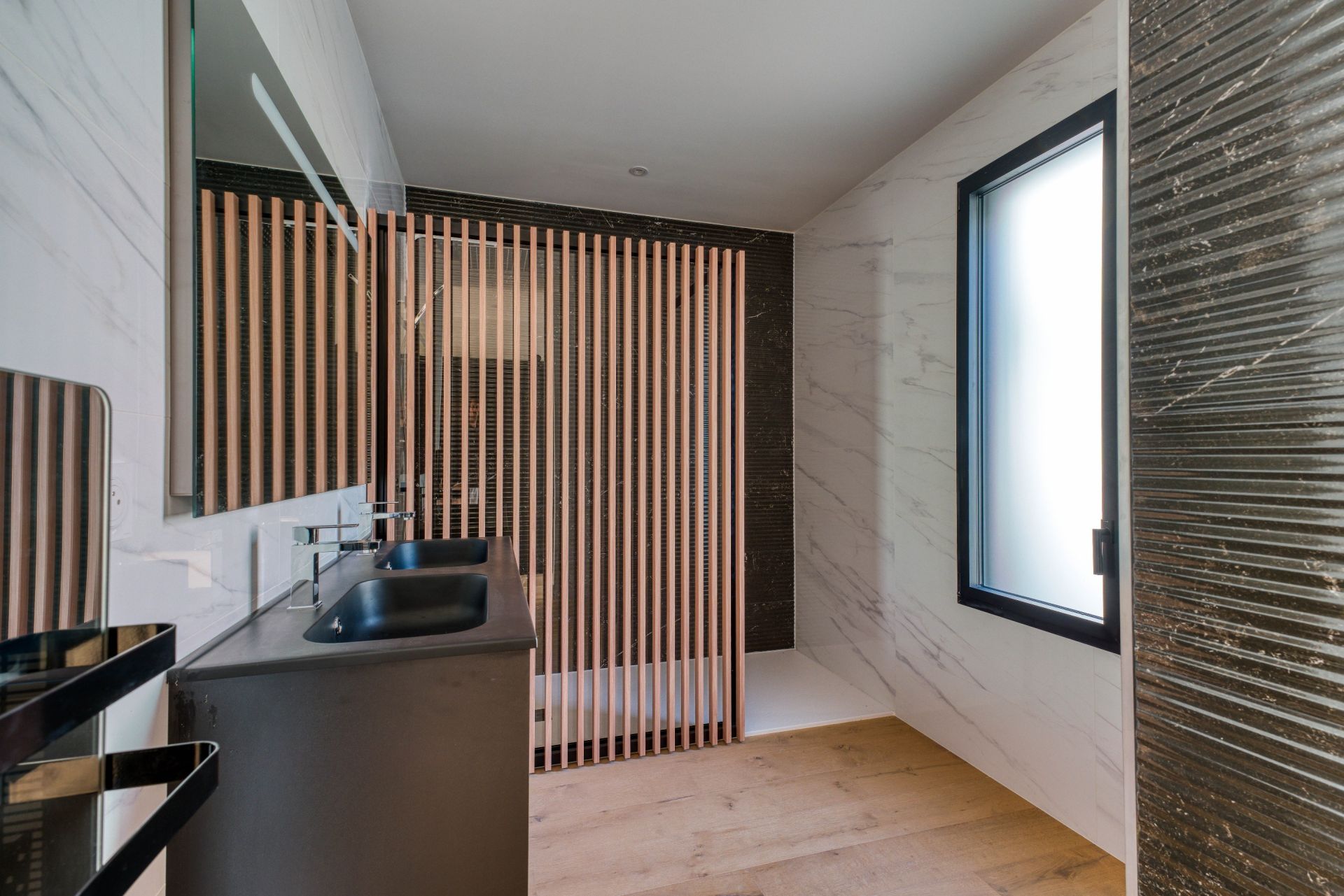 house 6 Rooms for sale on VAUX SUR MER (17640)