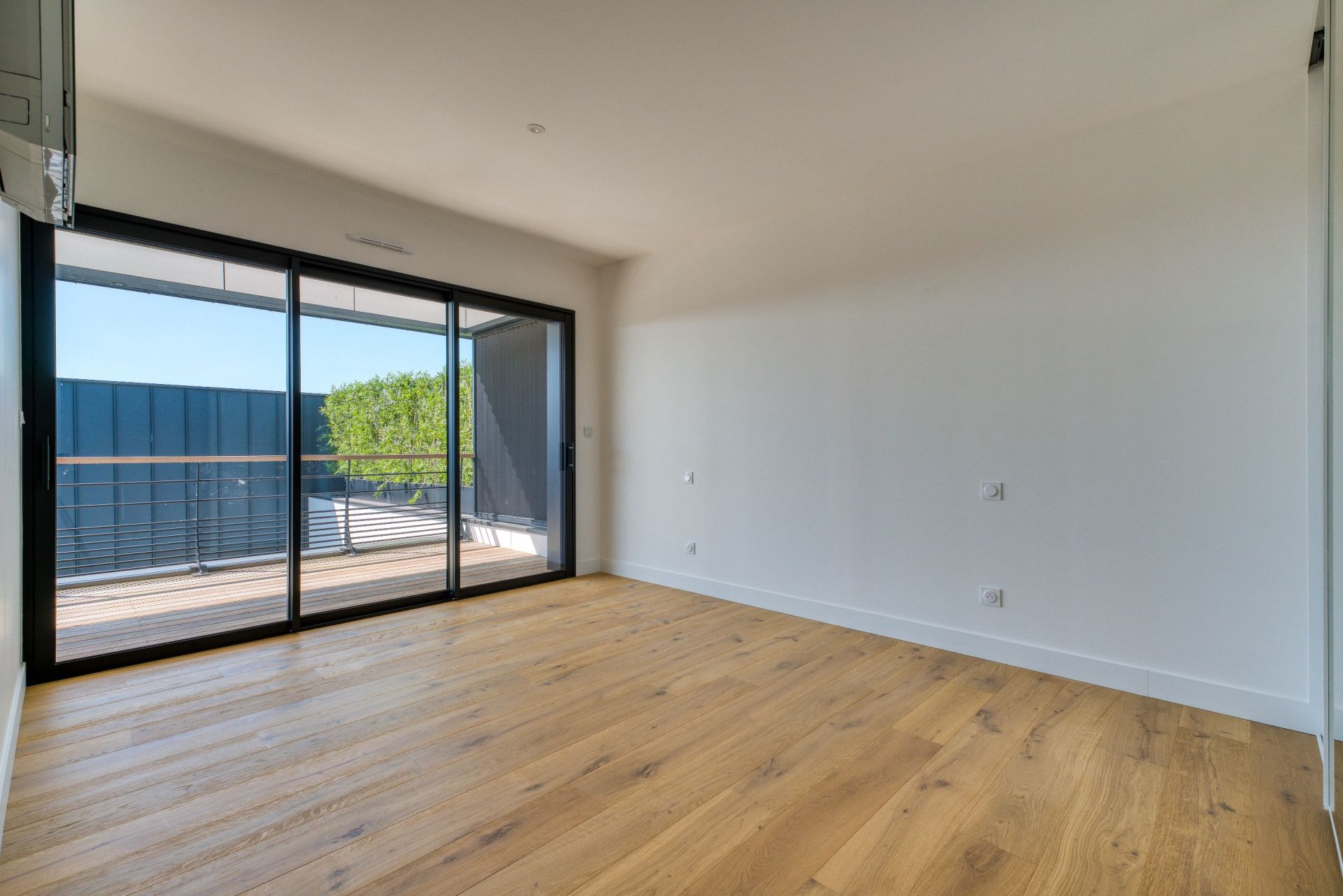 house 6 Rooms for sale on VAUX SUR MER (17640)