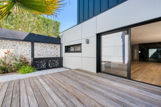 house 6 Rooms for sale on VAUX SUR MER (17640)