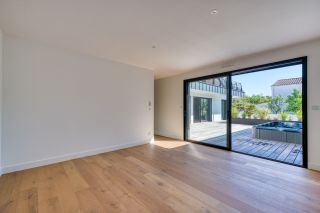 house 6 Rooms for sale on VAUX SUR MER (17640)