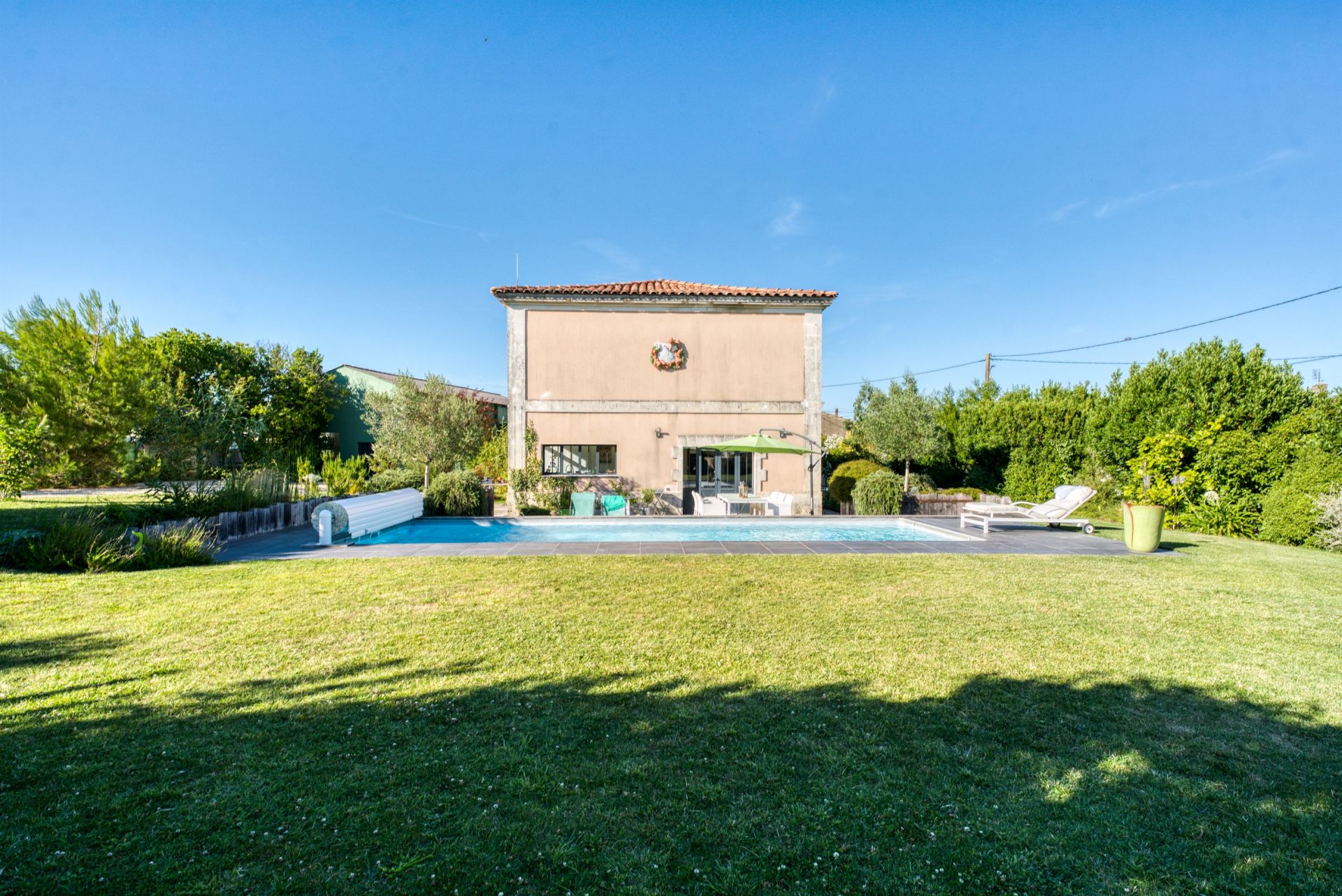 maison bourgeoise 11 Pièces en vente sur BRIE SOUS MORTAGNE (17120)