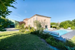 maison bourgeoise 11 Pièces en vente sur BRIE SOUS MORTAGNE (17120)