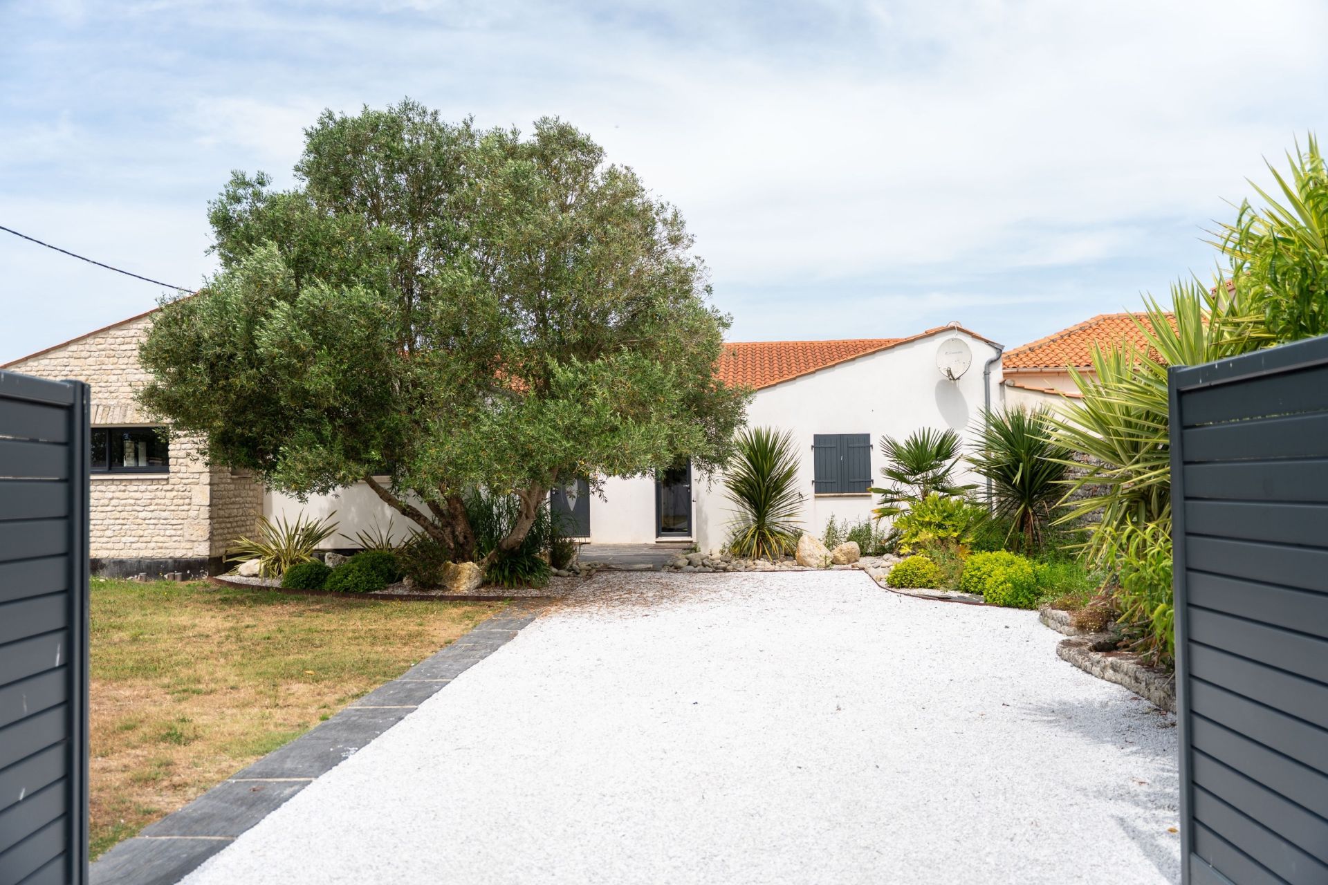 villa 12 Rooms for sale on ST PIERRE D OLERON (17310)
