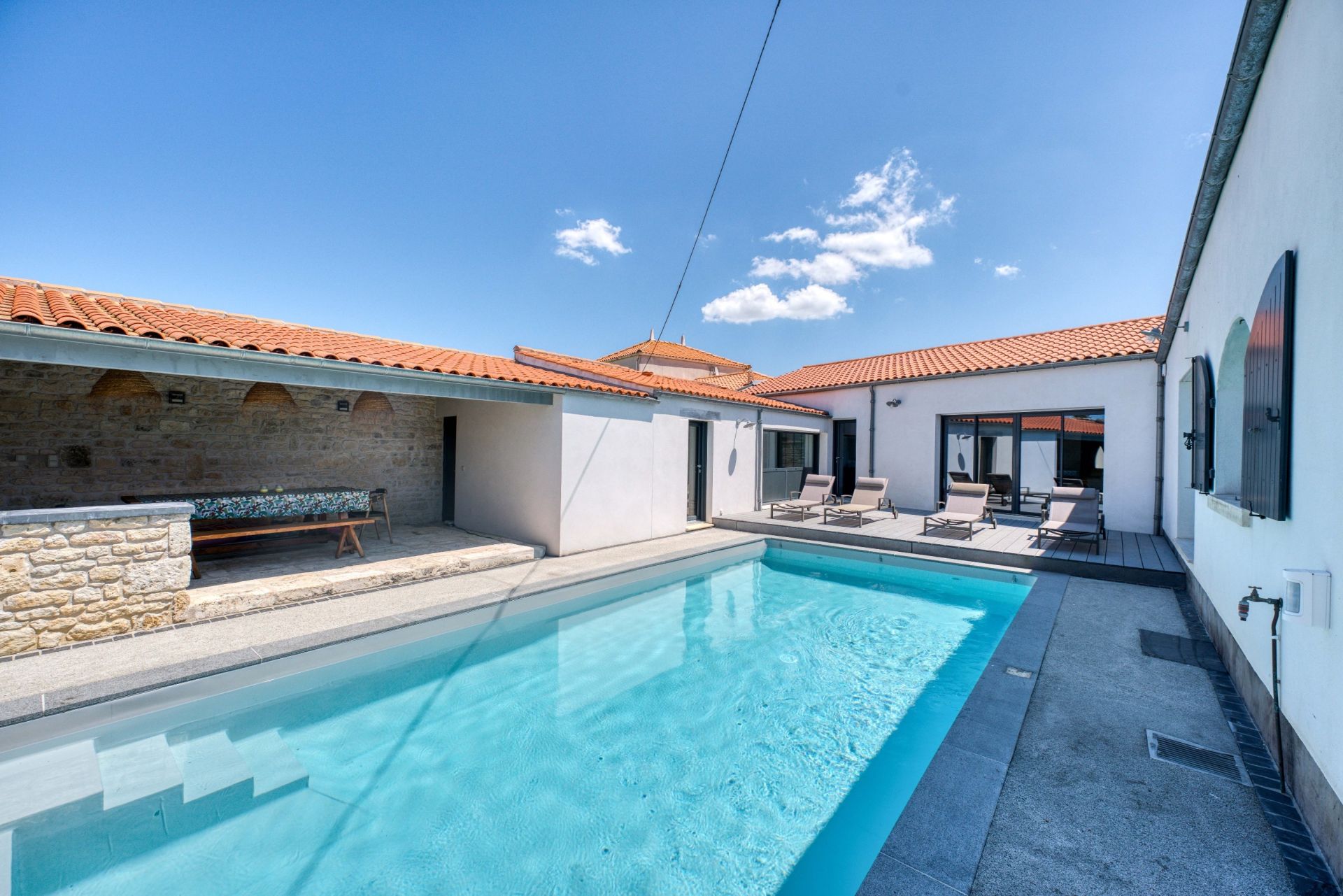 villa 12 Rooms for sale on ST PIERRE D OLERON (17310)