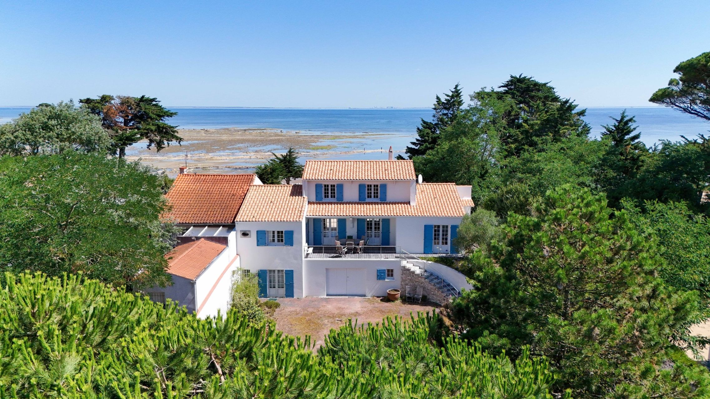 house 6 Rooms for sale on LA BREE LES BAINS (17840)