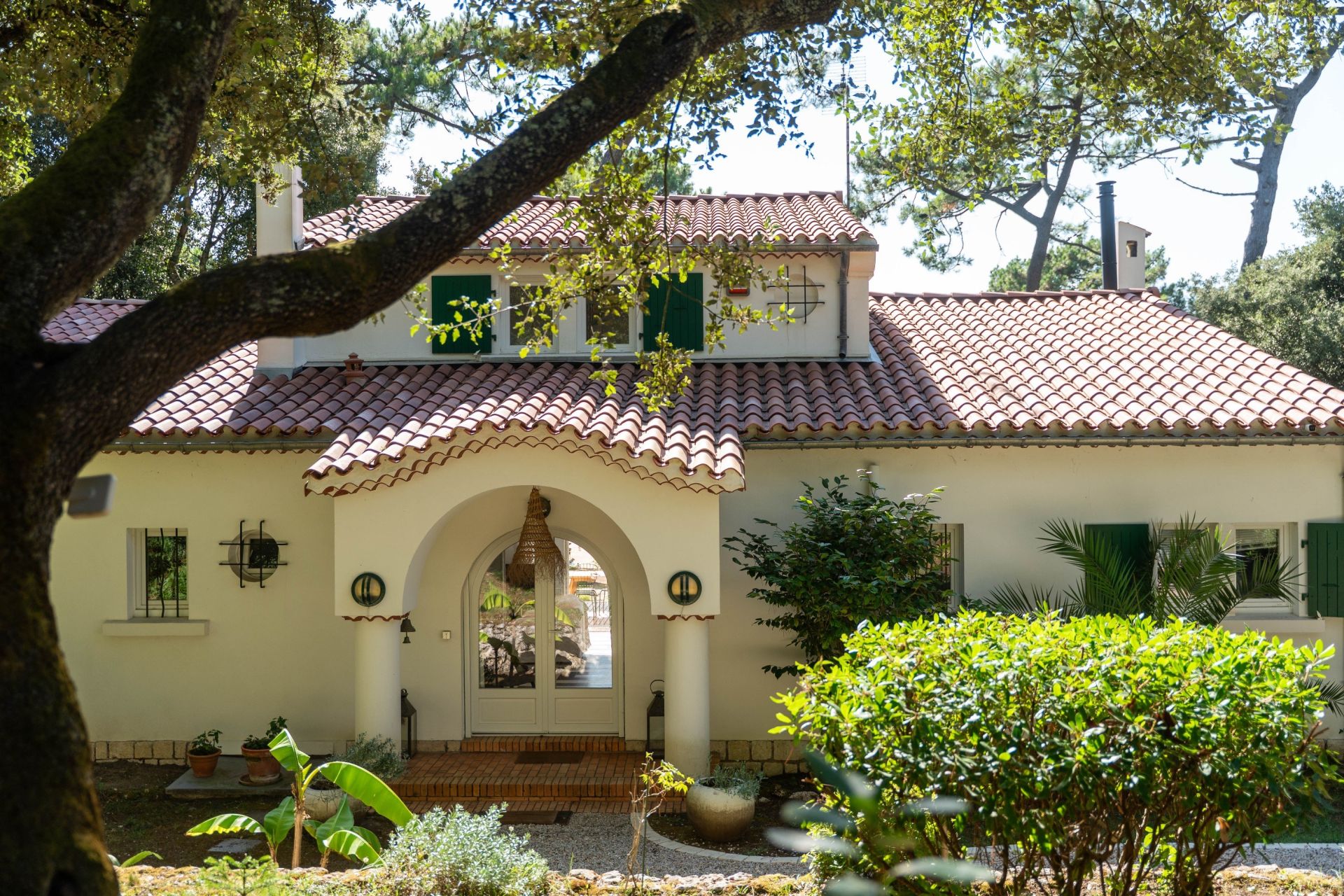 house 8 Rooms for sale on VAUX SUR MER (17640)