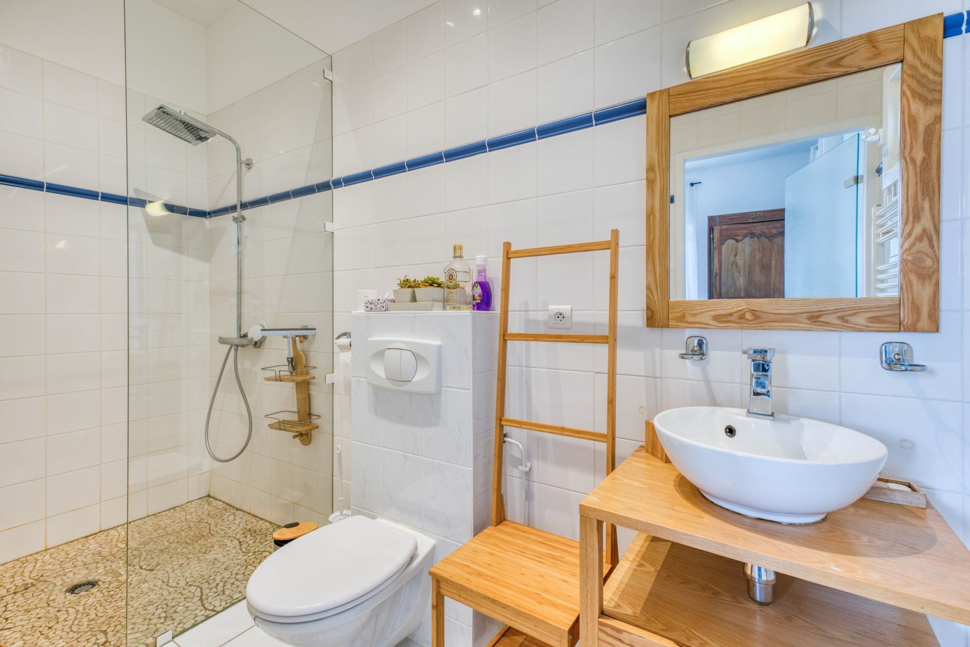 house 8 Rooms for sale on VAUX SUR MER (17640)