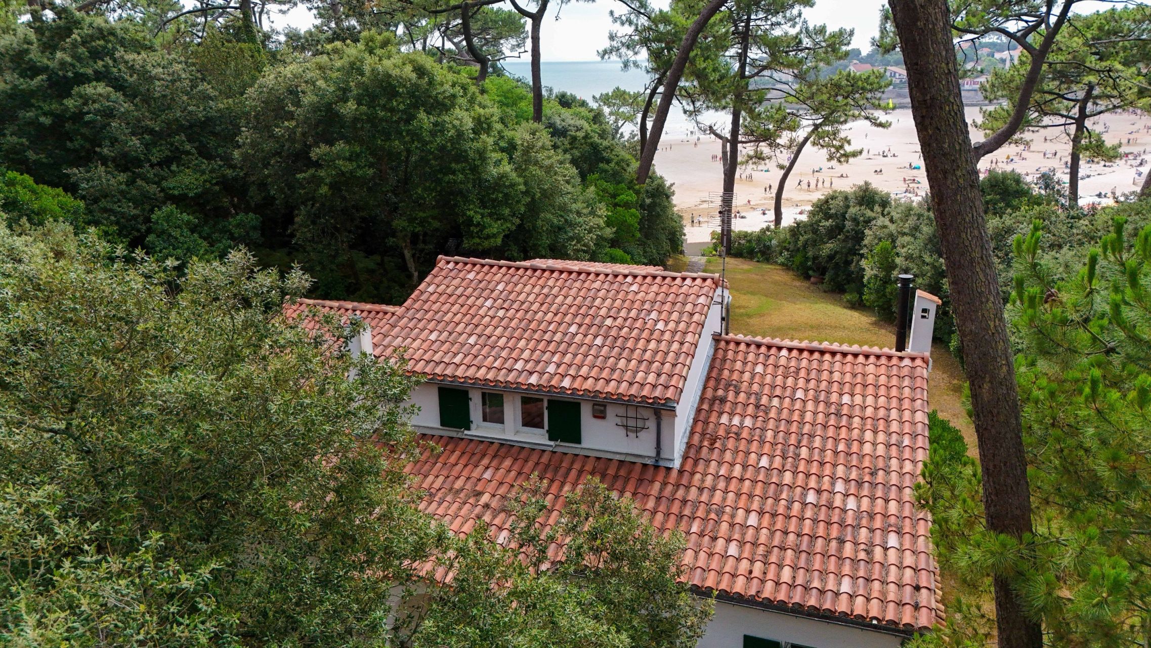 house 8 Rooms for sale on VAUX SUR MER (17640)