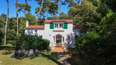 house 8 Rooms for sale on VAUX SUR MER (17640)