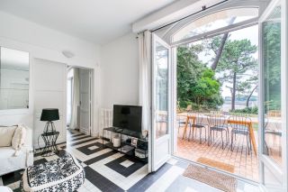 house 8 Rooms for sale on VAUX SUR MER (17640)