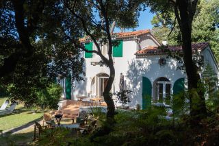 house 8 Rooms for sale on VAUX SUR MER (17640)