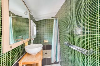 house 8 Rooms for sale on VAUX SUR MER (17640)