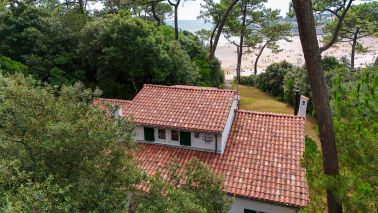house 8 Rooms for sale on VAUX SUR MER (17640)