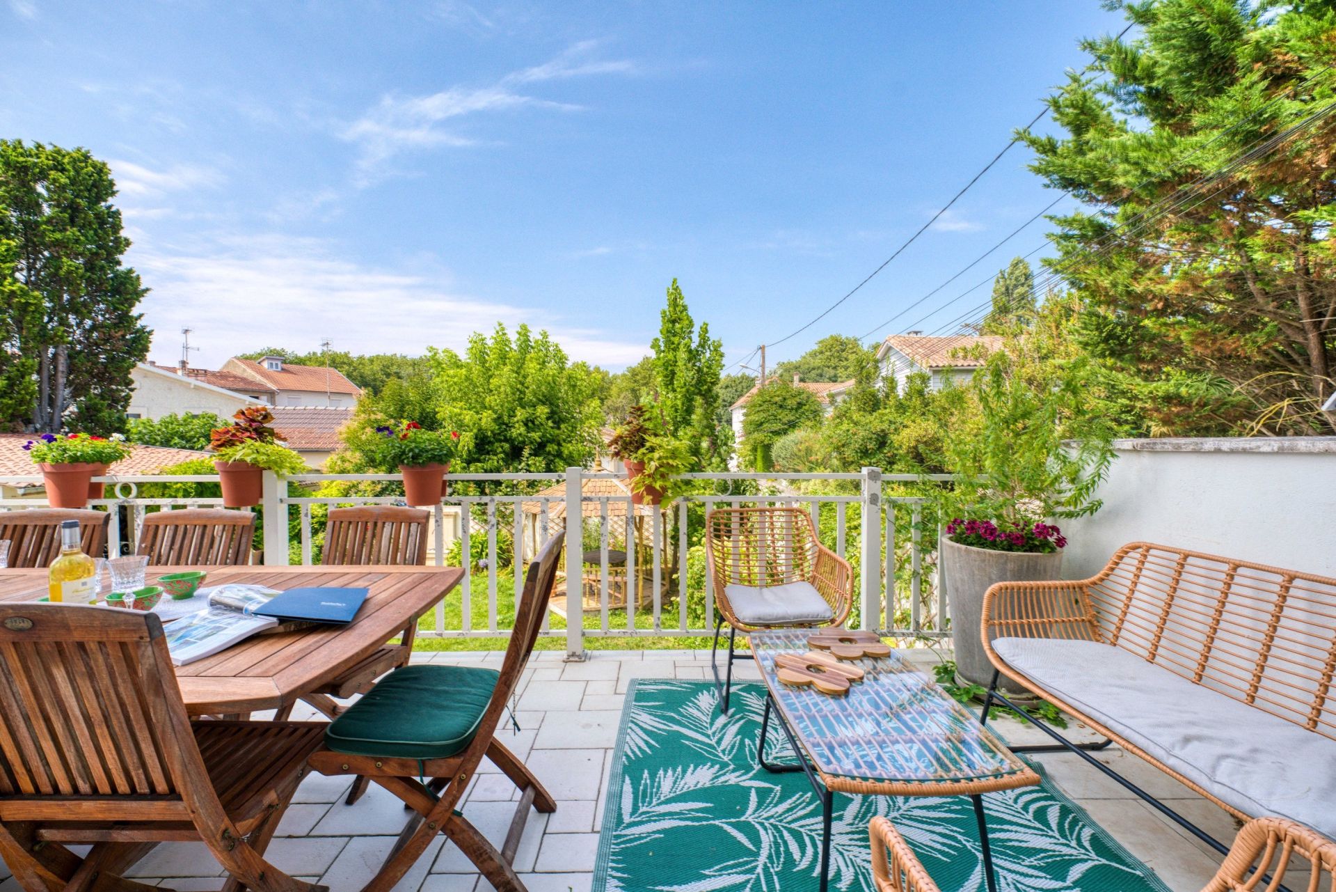 villa 8 Rooms for sale on ROYAN (17200)