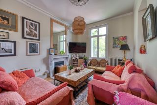 villa 8 Rooms for sale on ROYAN (17200)