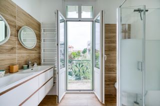 villa 8 Rooms for sale on ROYAN (17200)