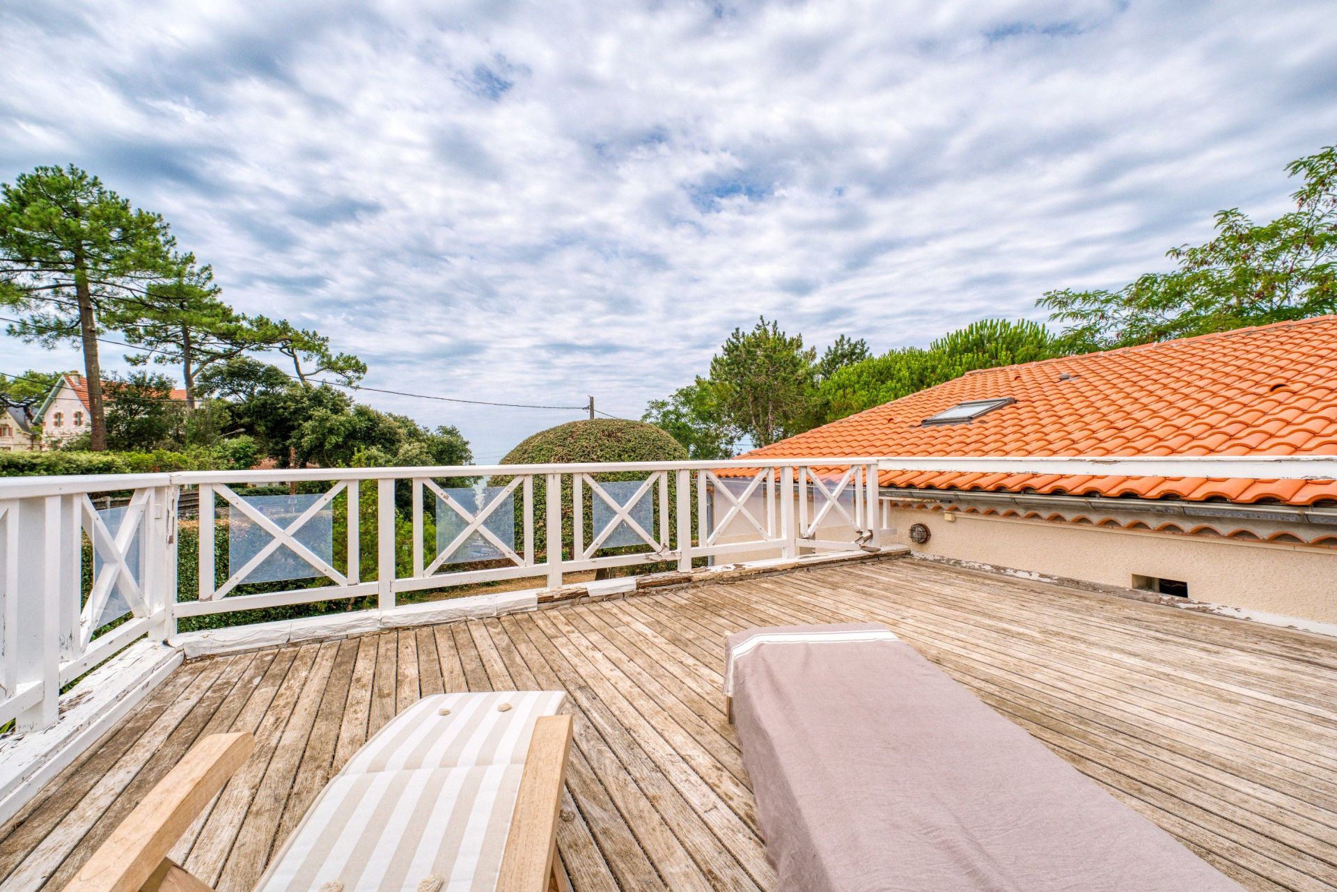 house 9 Rooms for sale on ST PALAIS SUR MER (17420)