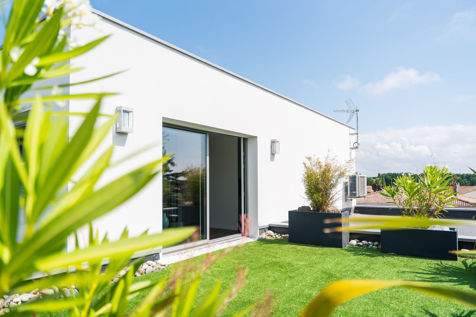 house 6 Rooms for sale on VAUX SUR MER (17640)