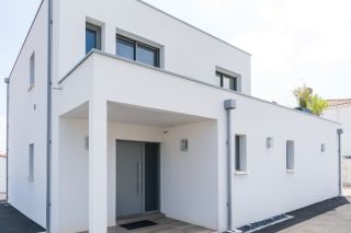 house 6 Rooms for sale on VAUX SUR MER (17640)