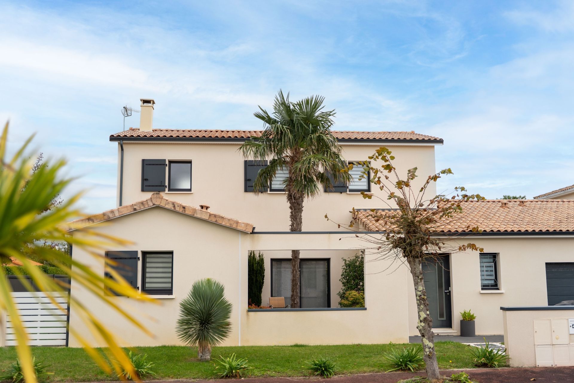 contemporary house 6 Rooms for sale on ST PALAIS SUR MER (17420)