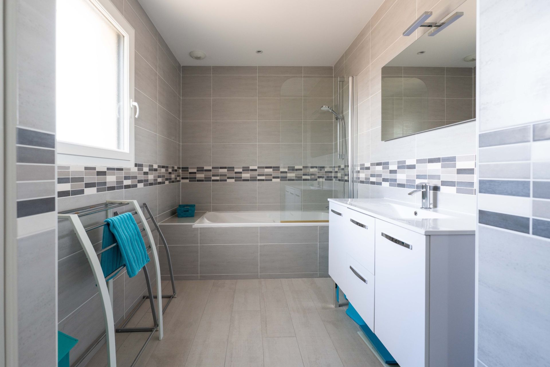 contemporary house 6 Rooms for sale on ST PALAIS SUR MER (17420)