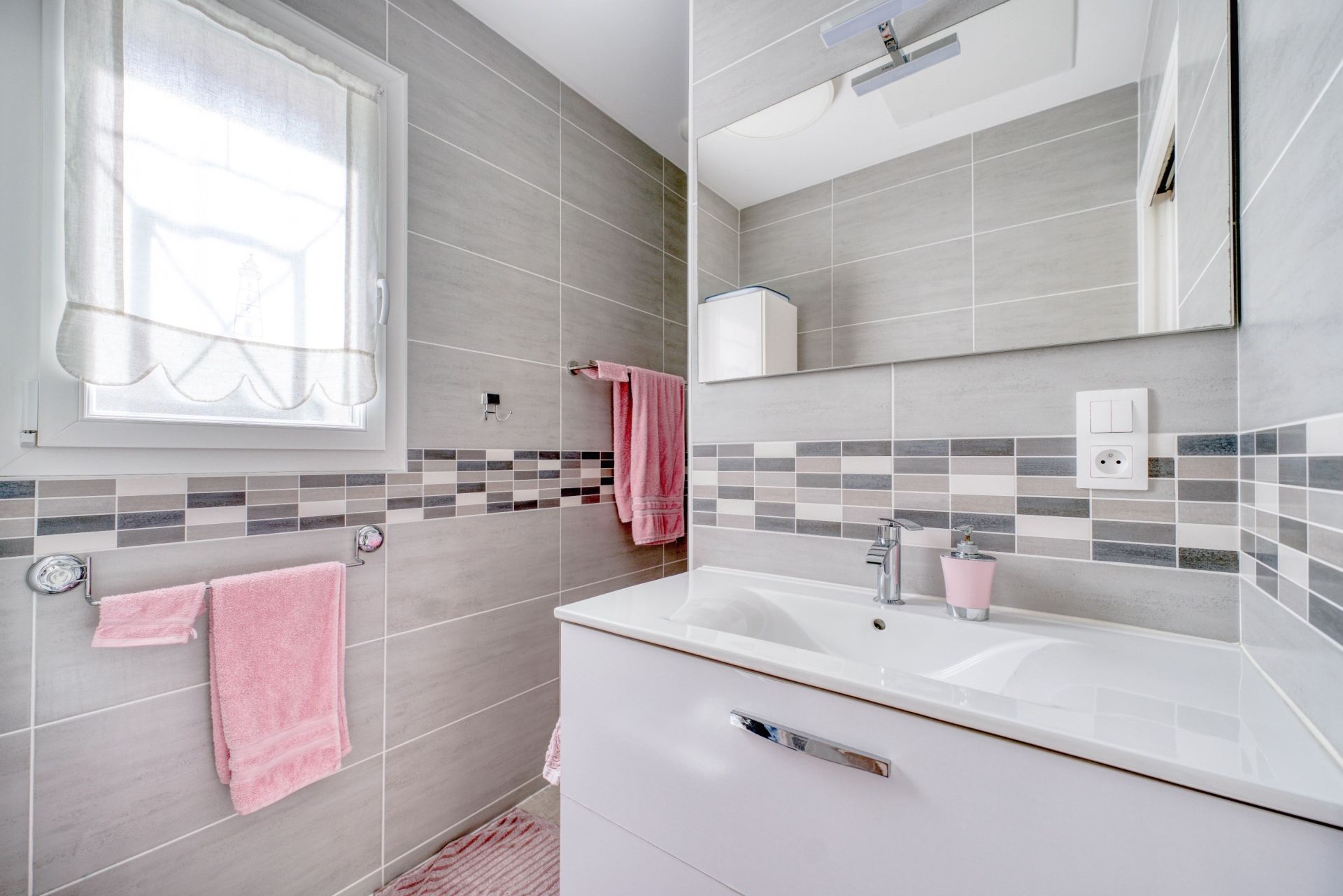 contemporary house 6 Rooms for sale on ST PALAIS SUR MER (17420)