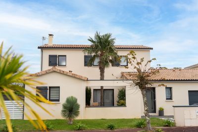 Sale Contemporary house Saint-Palais-sur-Mer 6 Rooms 180 m²