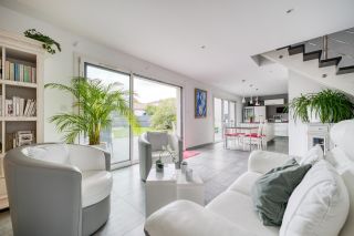 contemporary house 6 Rooms for sale on ST PALAIS SUR MER (17420)