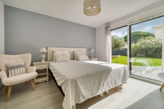 contemporary house 6 Rooms for sale on ST PALAIS SUR MER (17420)